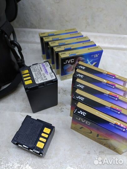 Видеокамера JVC GR-DF420E