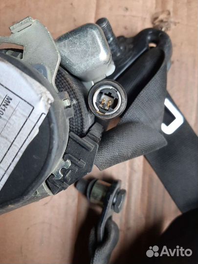 Ремень безопасности левый Mitsubishi Colt Z34