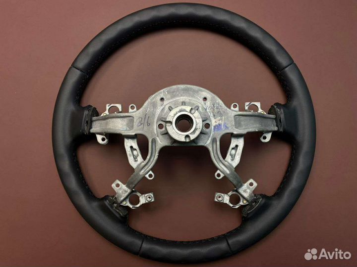 Руль Mitsubishi Pajero 4 перетянутый на обмен