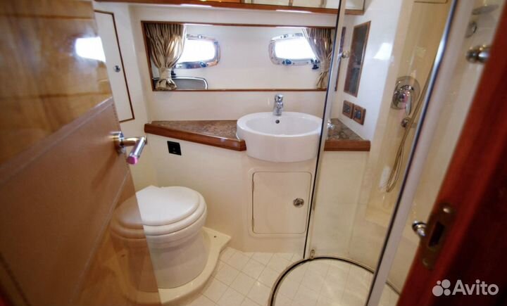 Моторна яхта Artemis 43