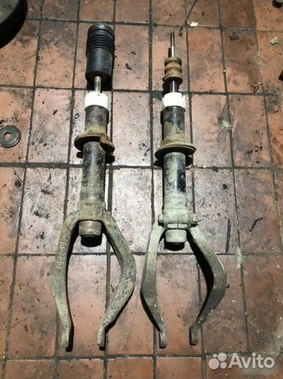 Стойка передняя Chrysler Sebring 2