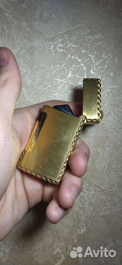 Зажигалка газовая. С орлом. Золотистая