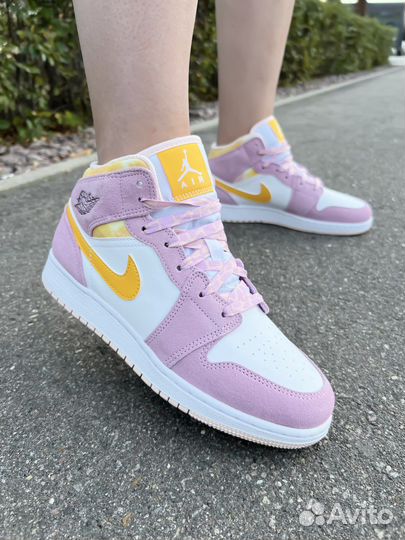 Nike Air Jordan 1 Mid SE Arctic Pink