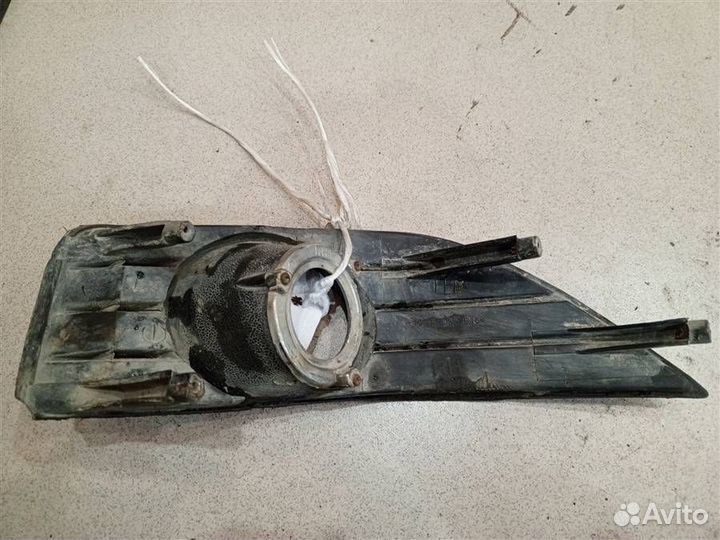 Рамка передней противотуманной фары правой Chevro