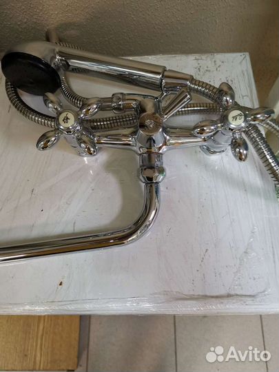 Смеситель для ванны новый