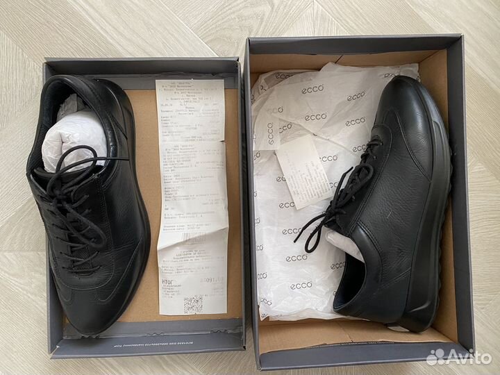 Кроссовки женские