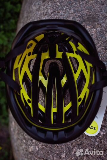 Шлем велосипедный Met Estro mips White Holographic