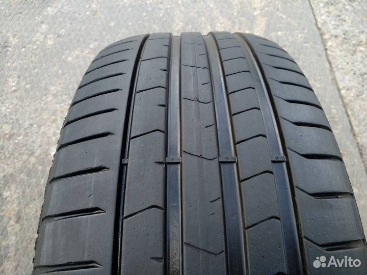 Pirelli P Zero PZ4 245/40 R20 99Y