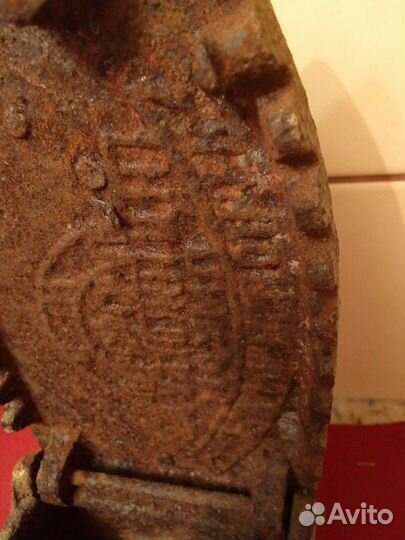 Старый утюг чугунный