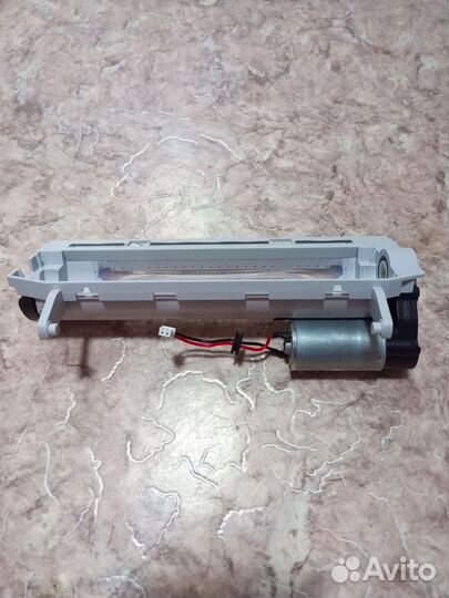 Двигатель для щетки для робота-пылесоса