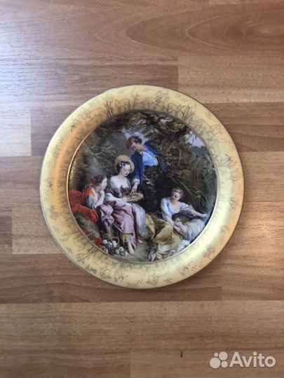 Настенная тарелка