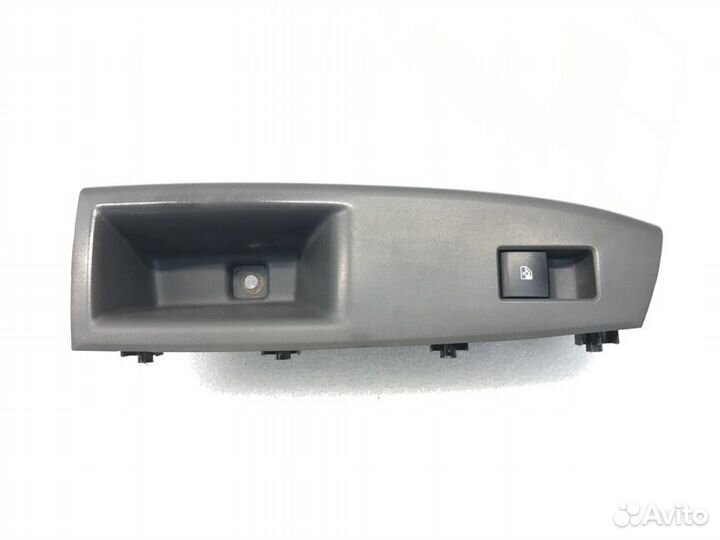 Кнопка стеклоподъемника задняя правая Chevrolet