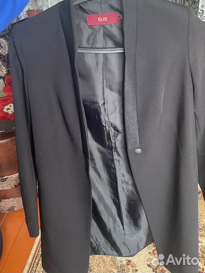 Пиджаки и жакеты женские