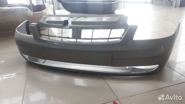 Продам бампер пер приора новый 