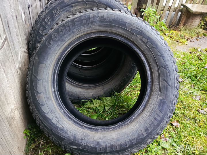 Goodyear Ultragrip Ice Arctic 215/65 R16 98T