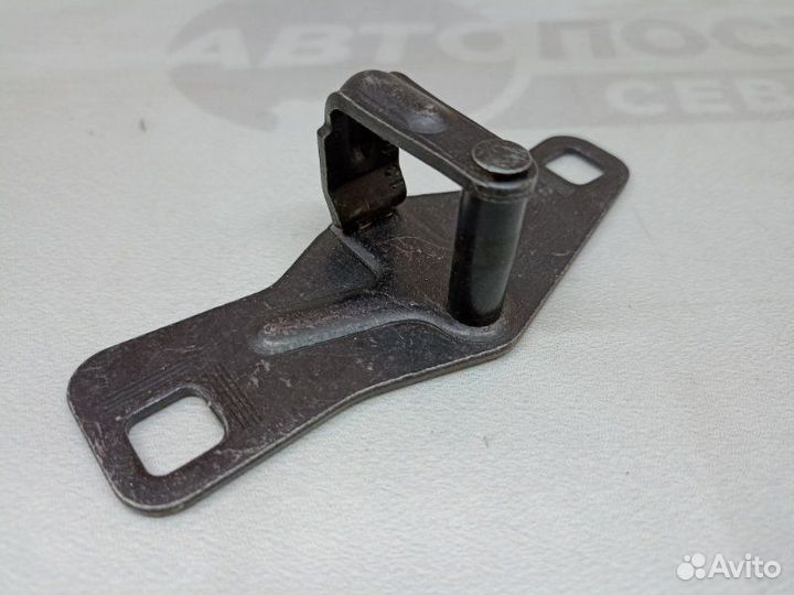 Ответная часть замка багажника Audi A4 B7 AUK