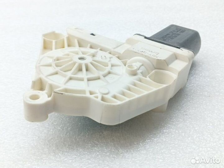 Моторчик стеклоподъемника передний левый Audi A6