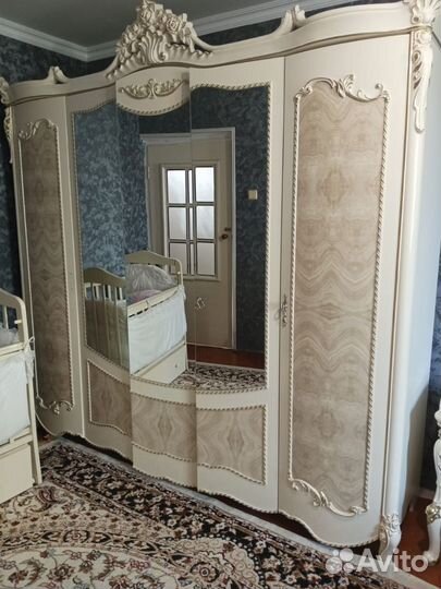 Продам спальный гарнитур