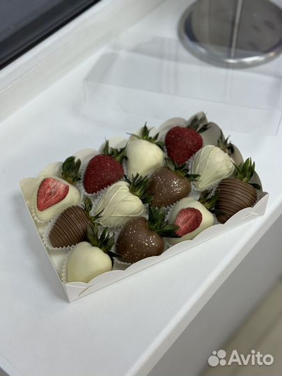 Клубника в шоколаде набор 12 штук