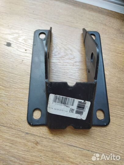 Кронштейн ваз-2101, 2121 штанги продольной