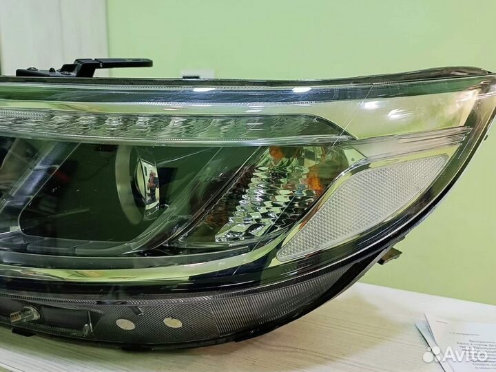 Фара правая на киа Sorento 2 XM FL