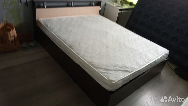 Кровать двуспальная