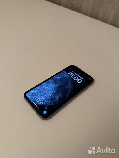 Телефон iPhone 11