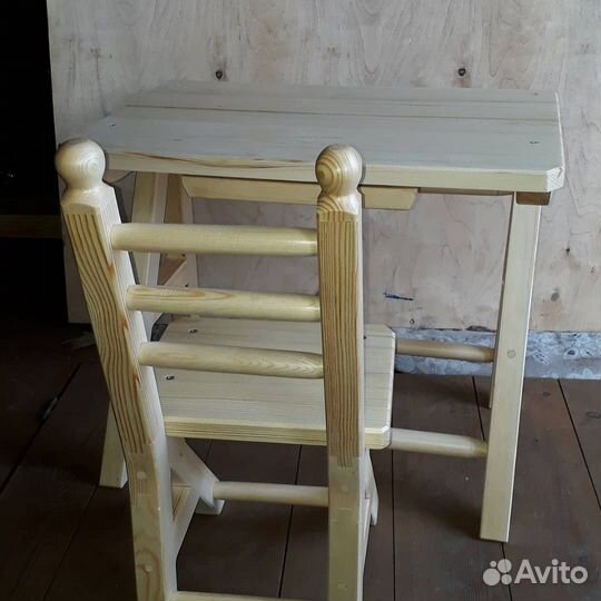 Столик детский и стульчик