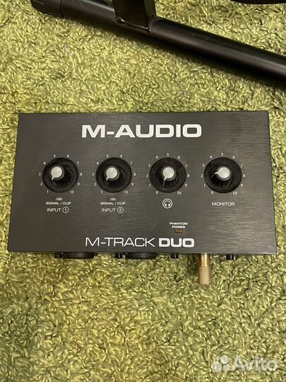 Продам электрогитару с процессором