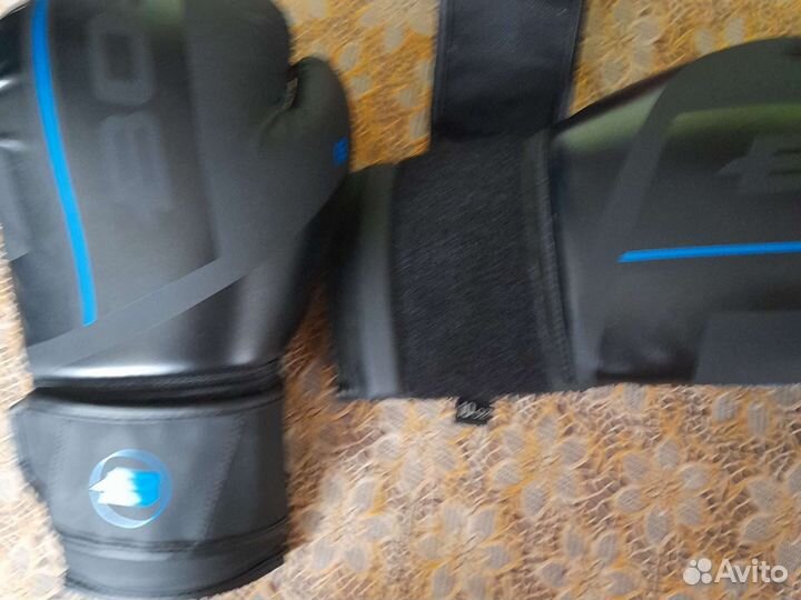 Боксерские перчатки