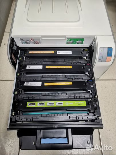 Цветной лазерный принтер HP Color LaserJet CP1215