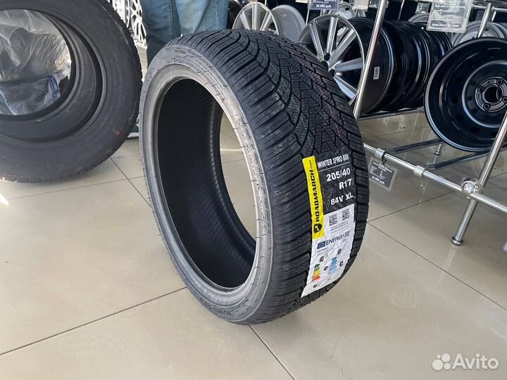 Roadmarch Winter XPro 888 205/40 R17 84V