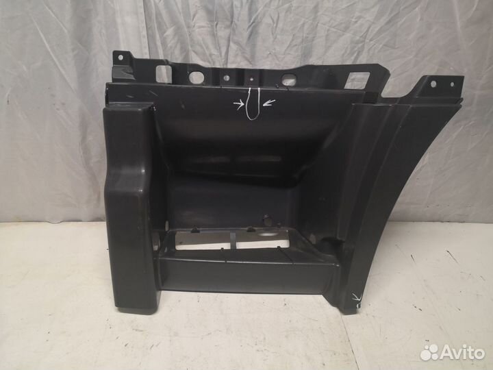 Подножка правая средняя часть hino 700