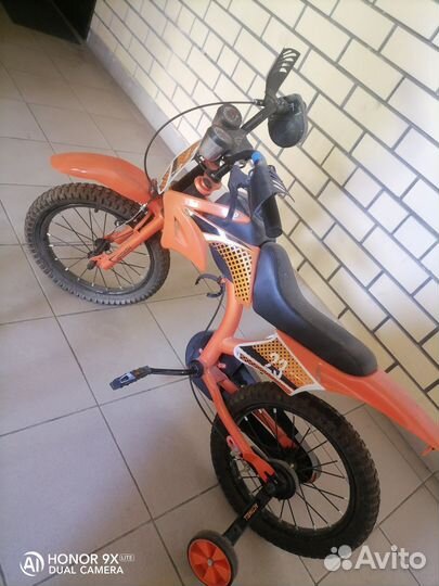 Детский велосипед с ручкой газа