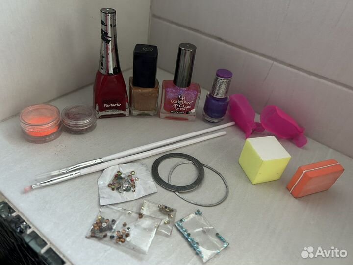 Лаки для ногтей блестки кисти пуфы