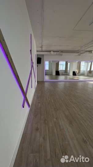 Большой Танцевальный Зал в Сердце Города