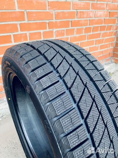 Sailun Ice Blazer Arctic EVO 225/45 R19 96V