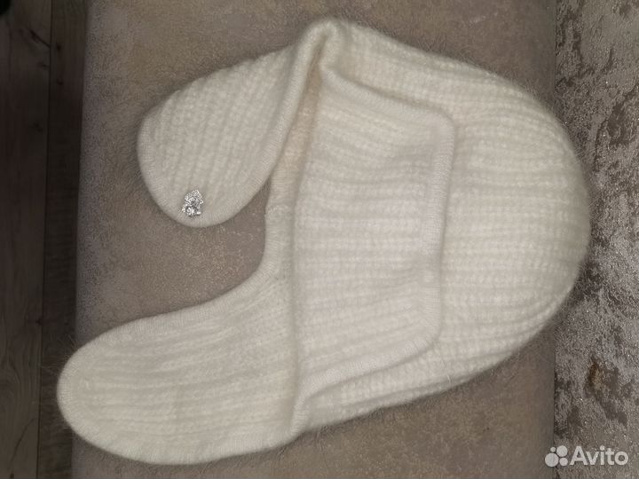 Тёплая зимняя шапка, почти новая