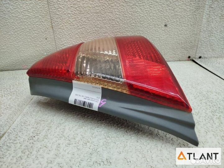 Стоп-сигнал задний правый toyota prius