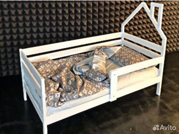 Детская кровать домик