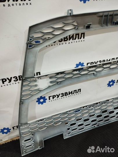 Решетка в бампер Volvo FH5 84235709