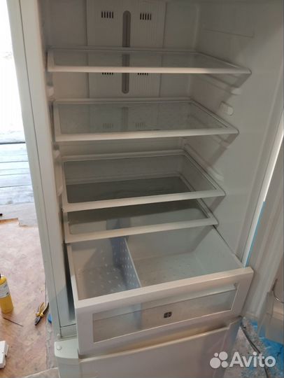 Холодильник Samsung