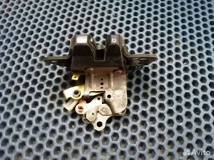 Замок багажника mitsubishi legnum