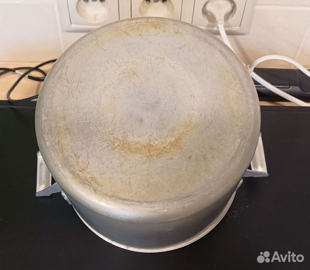 Алюминиевая кастрюля