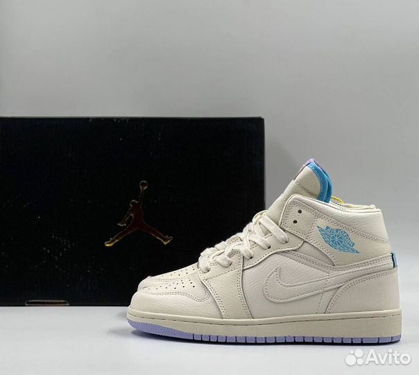 Кроссовки женские Nike Air Jordan 1