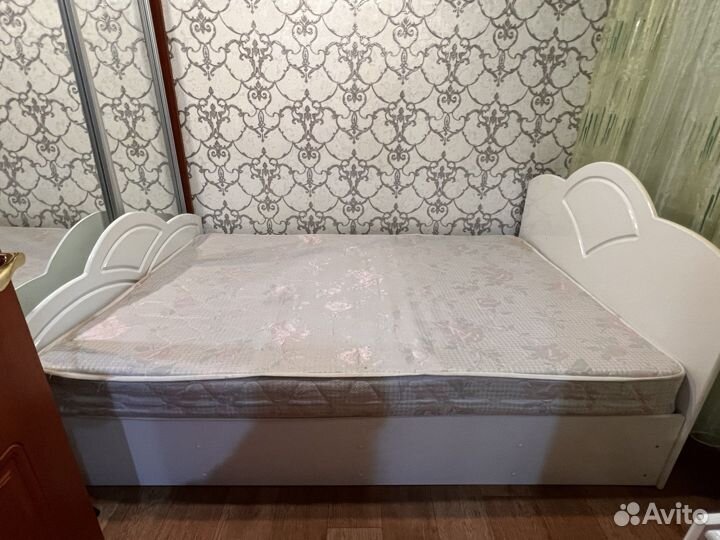 Кровать двуспальная