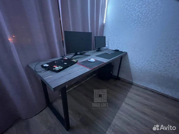 Компьютерный стол в стиле лофт из массива