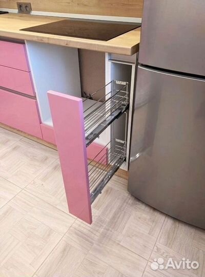 Кухонный гарнитур в стиле хай тек