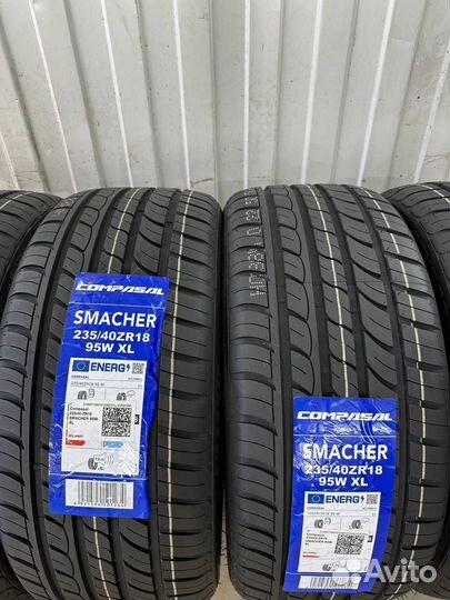 Compasal Smacher 215/55 R17