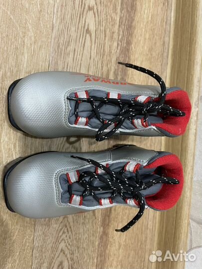 Лыжные ботинки